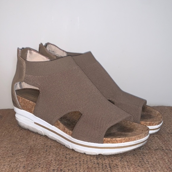 Adrienne Vittadini Charla Tan Cork Sandals 9.5 - Picture 1 of 8